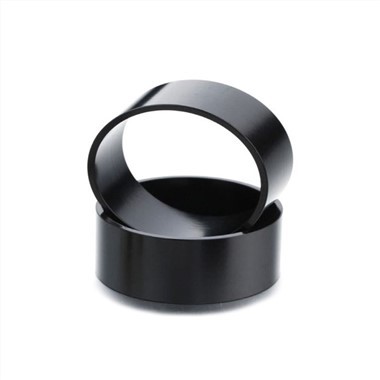 Kompresijas formēts magnēts